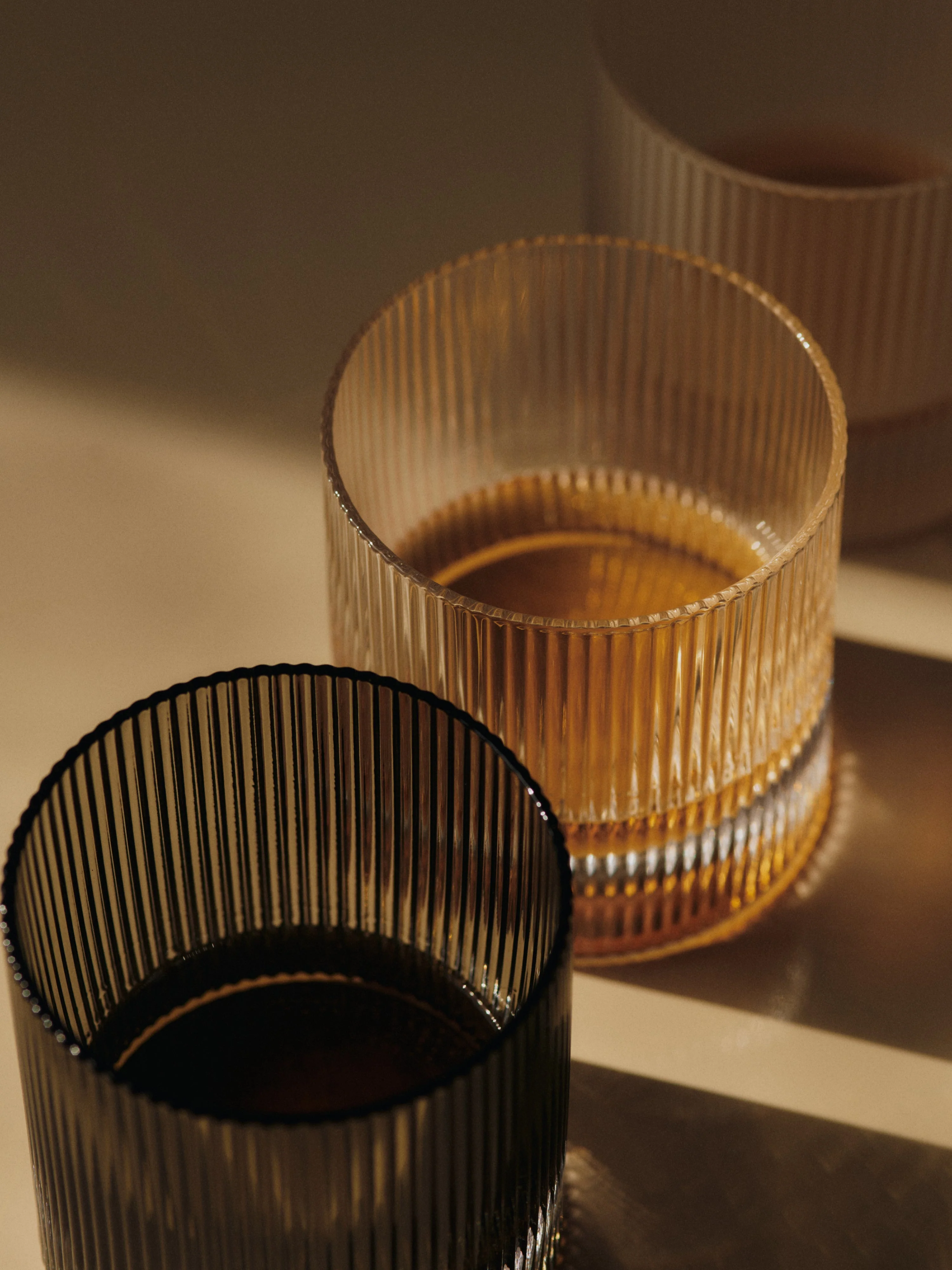 Zestaw szklanek RIPPLE białe szkło - Image 3
